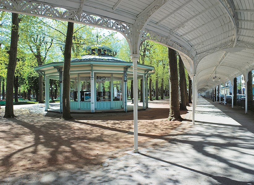 10.Galerie couverte et kiosque du Parc des Sources╕Jean-Michel Périn, 2010.jpg